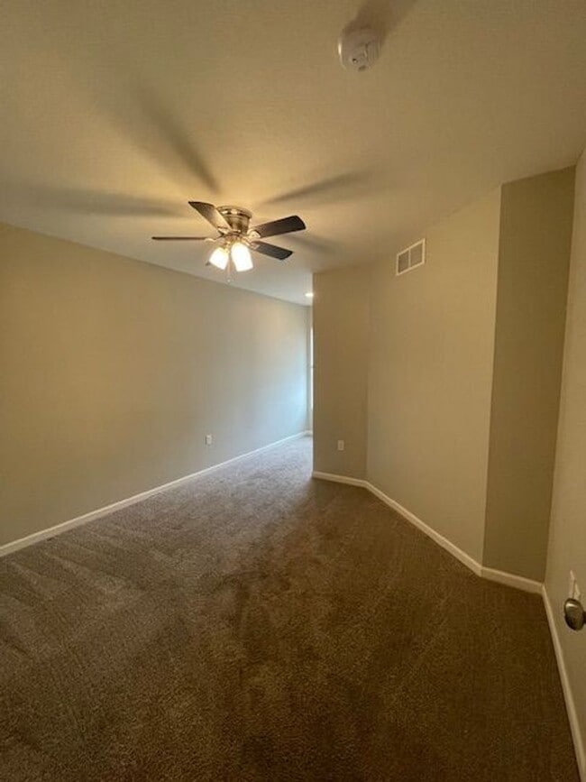 Building Photo - 204 Tyler St Unit B Rental