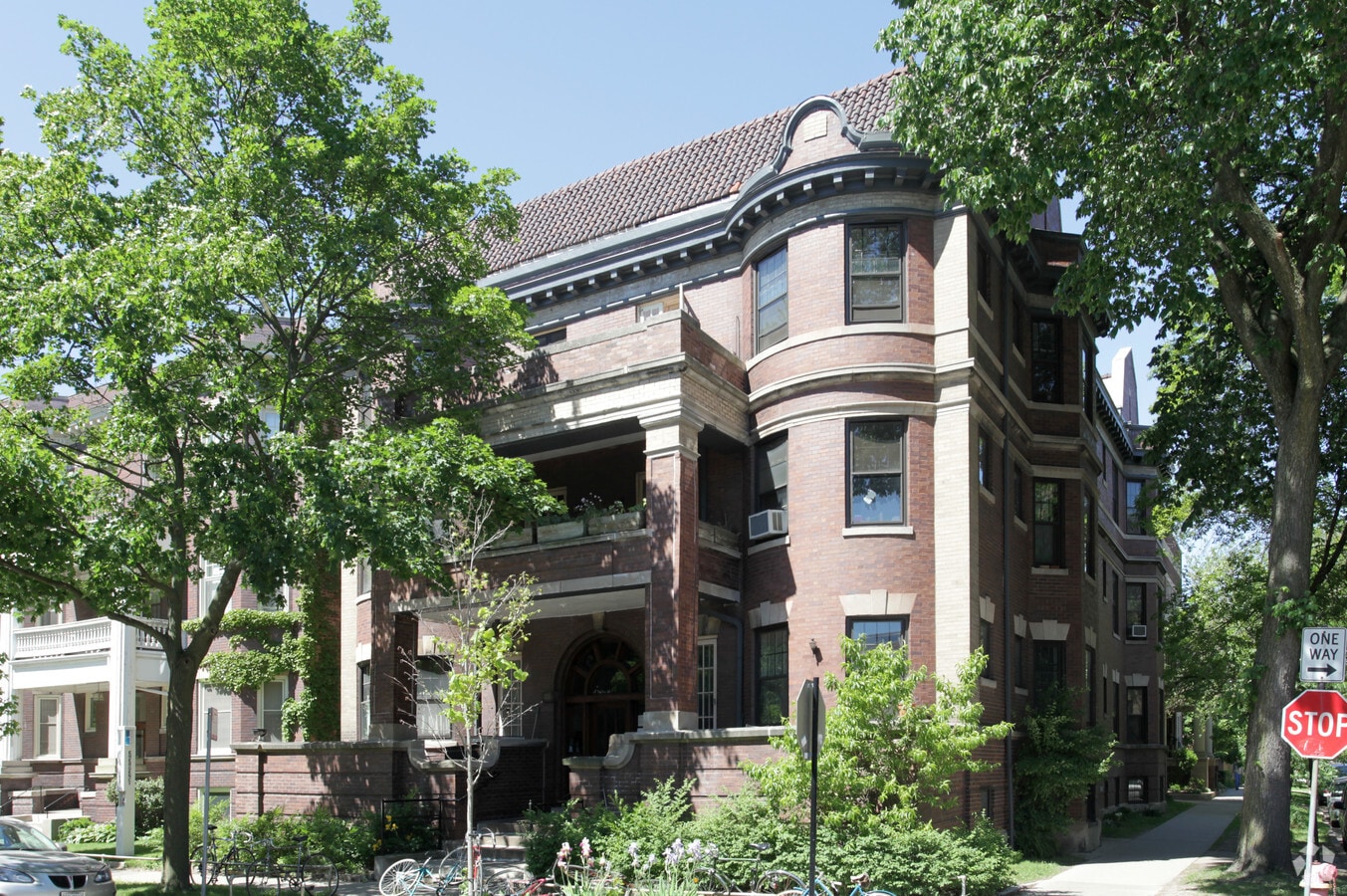 5700 S. Blackstone Avenue - 5700 S. Blackstone Avenue