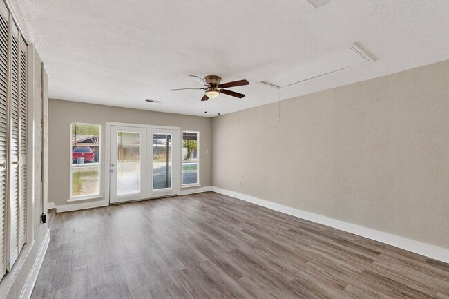 Photo - Cozy Living Near Rockwall Lake