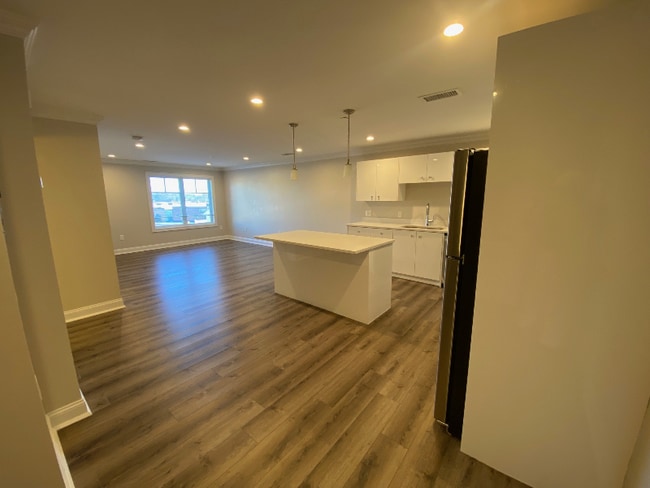 Photo - 918 Providence Hwy Unidad 210