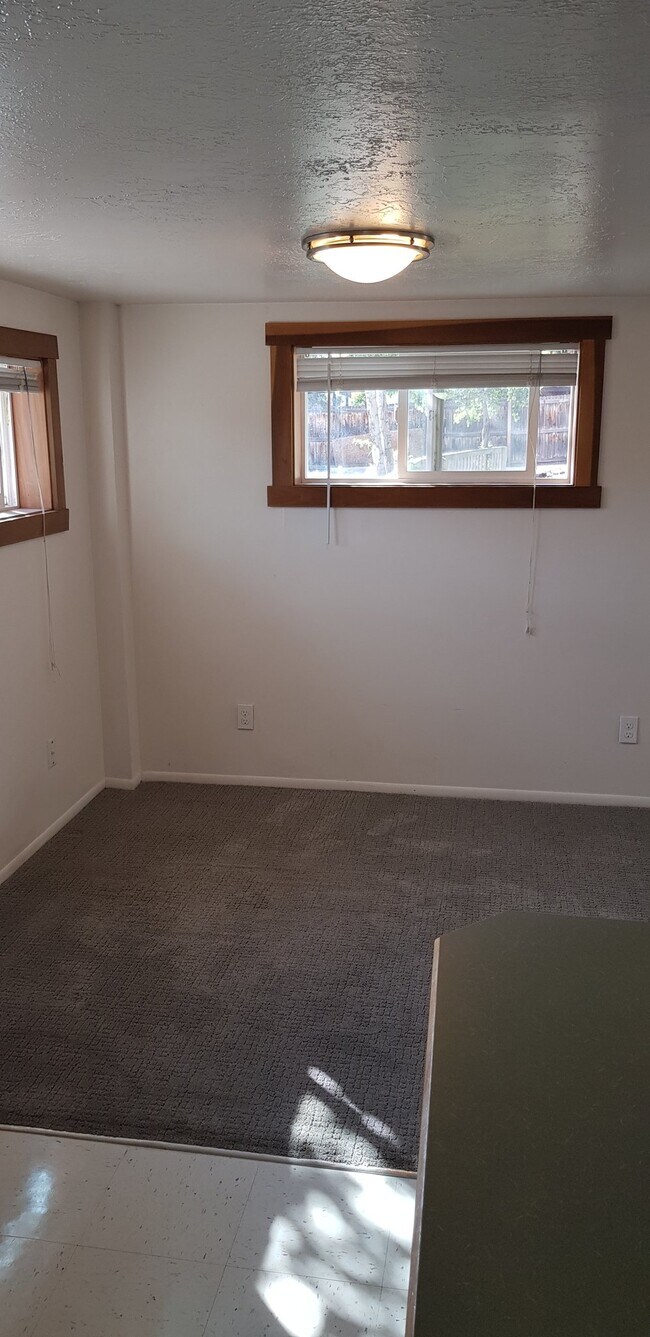 Photo - 317 D St E