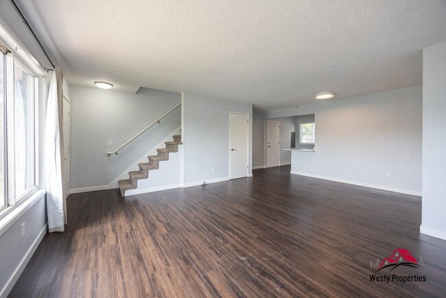 Building Photo - 6721 NE Klickitat St