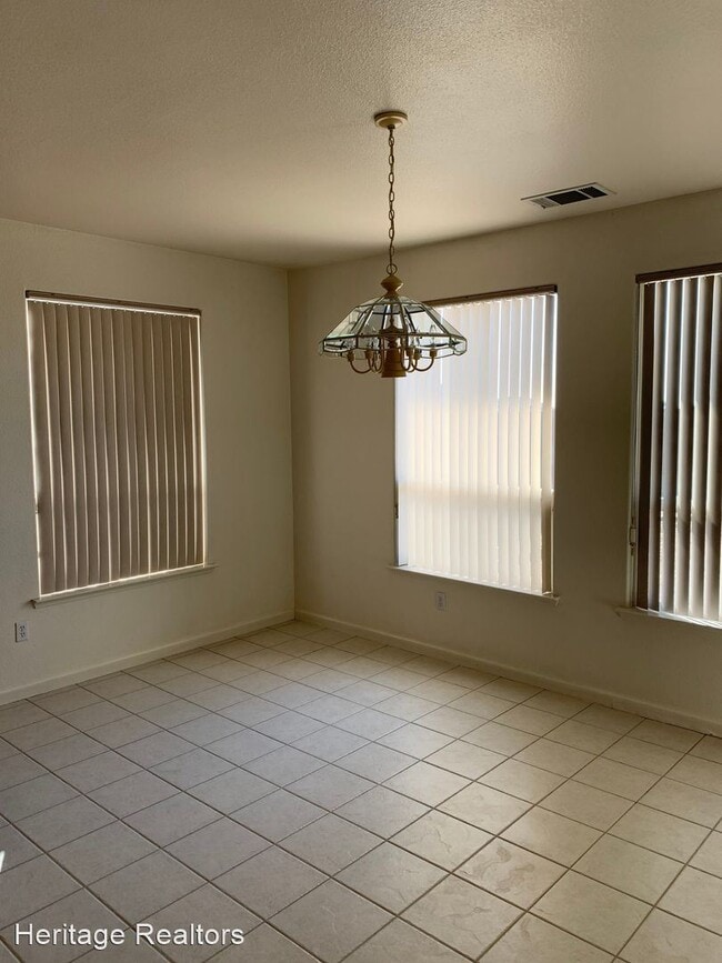 Photo - 3 br, 2 bath House - 551 Blue Jay Ave