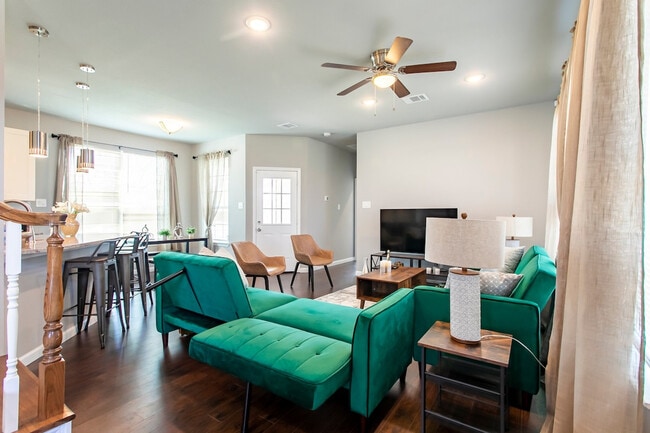 Photo - 200 E Rogers St Unit ID1056426P