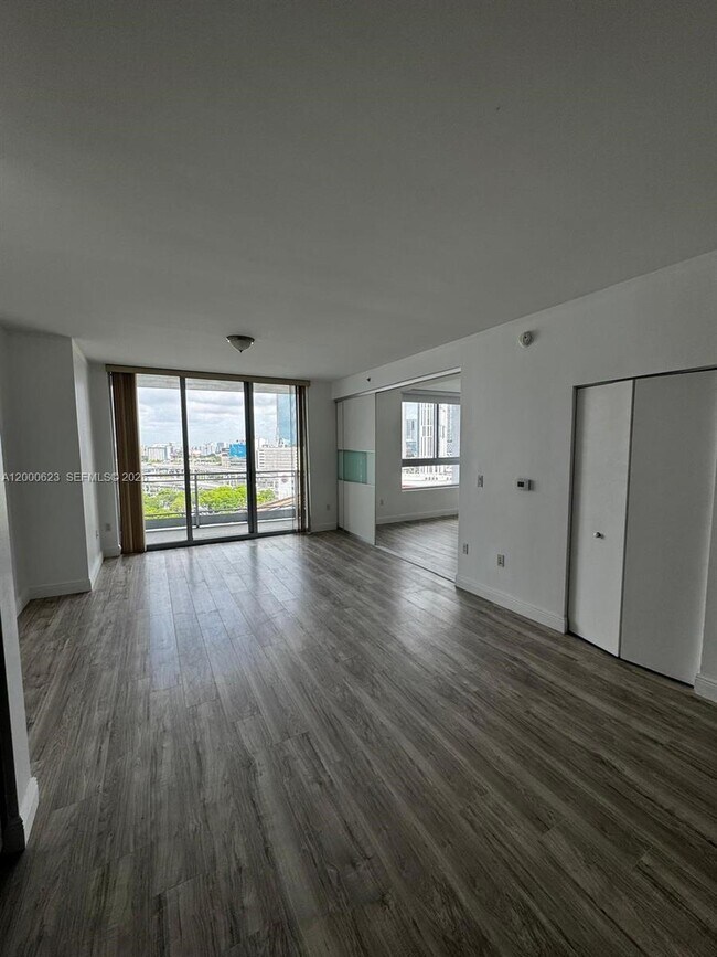 Photo - 90 SW 3rd St Unidad 1407