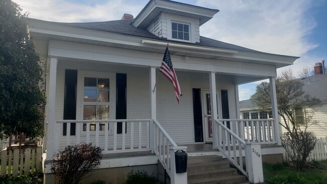 Building Photo - North-end quite craftsman home