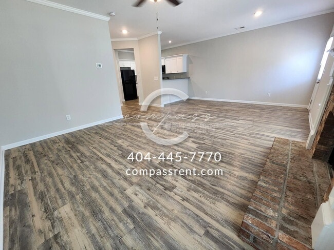 Photo - 206 Lyndon Wy NW