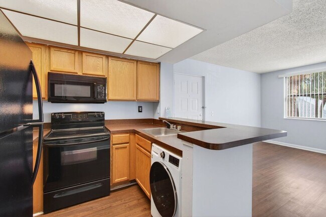 Photo - ONE BEDROOM ONE BATHROOM! WATERFRONT COMMUNITY!! W/D! Unit 24