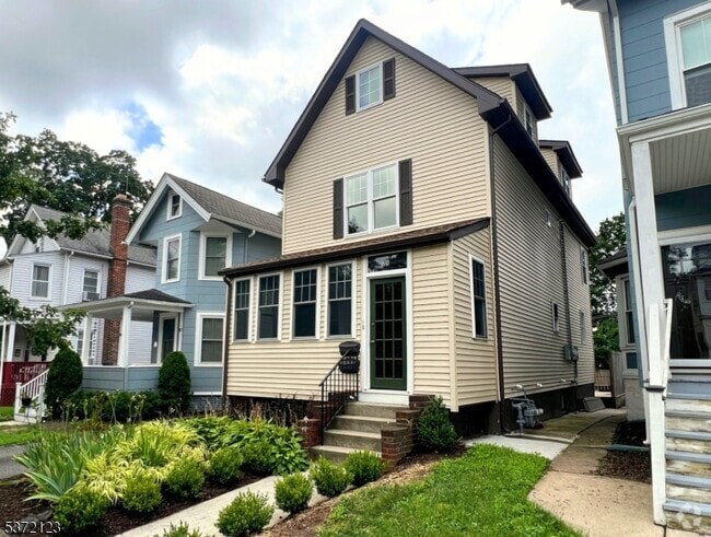Building Photo - 60 Montague Pl Unit 2 Rental