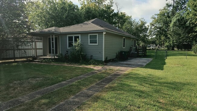 Building Photo - 1214 Carby Rd