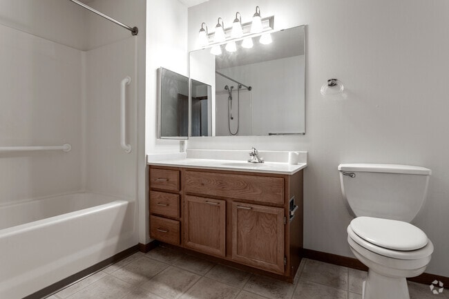 2BR, 1.5BA - 1,119SF - Bathroom - Silver Lake Pointe 55+