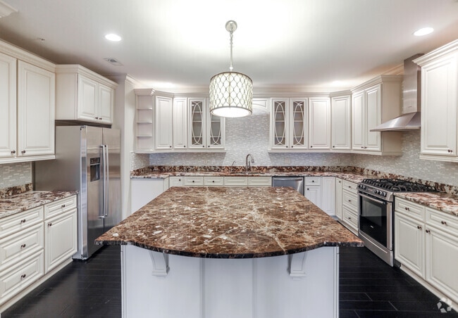 2BR, 2BA w/ Den - 2200 SF _ 202
