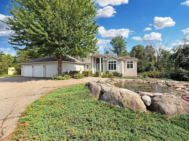 3200 Lakeside Dr