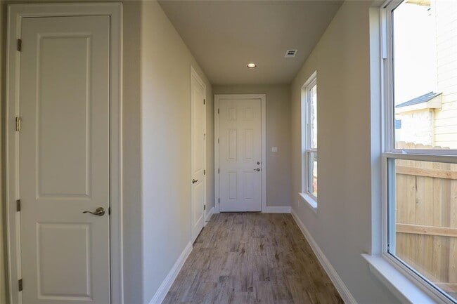 Photo - 124 Free Stone Dr