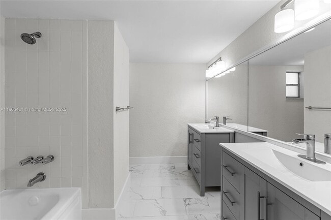 Photo - 4215 N University Dr Unit 203