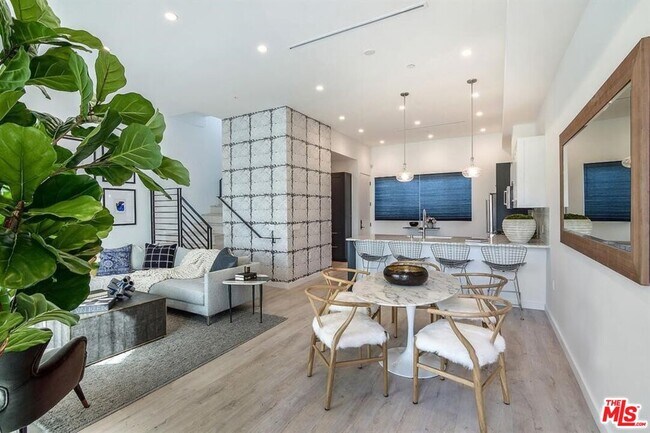 Photo - 1002 N Hudson Ave Unit 4