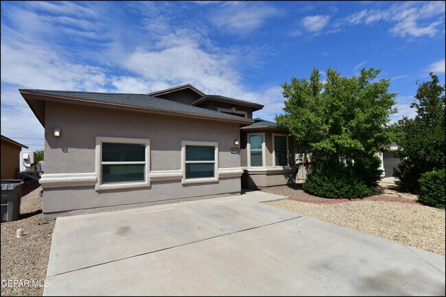 Photo - 4913 Adrian Campos St