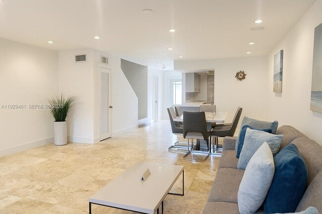 Photo - 1987 NE 123rd St