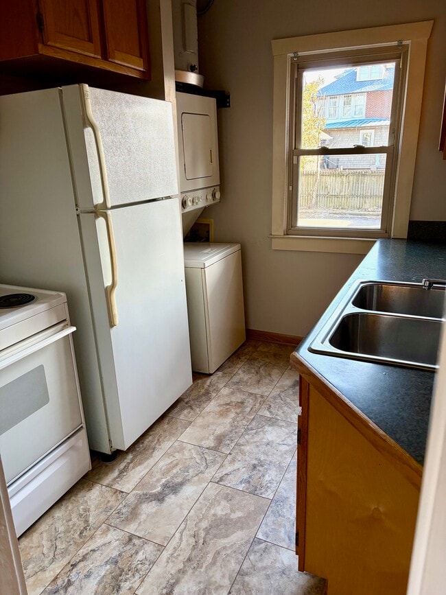 Photo - 125 E 39th St Unit 1