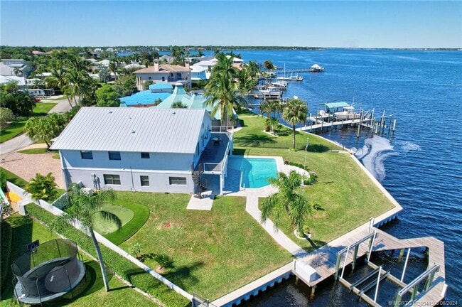 Photo - 26 SW Riverway Blvd