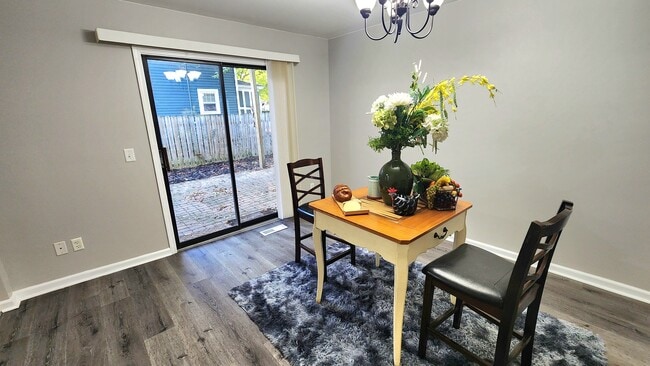 Photo - 627 Michigan St