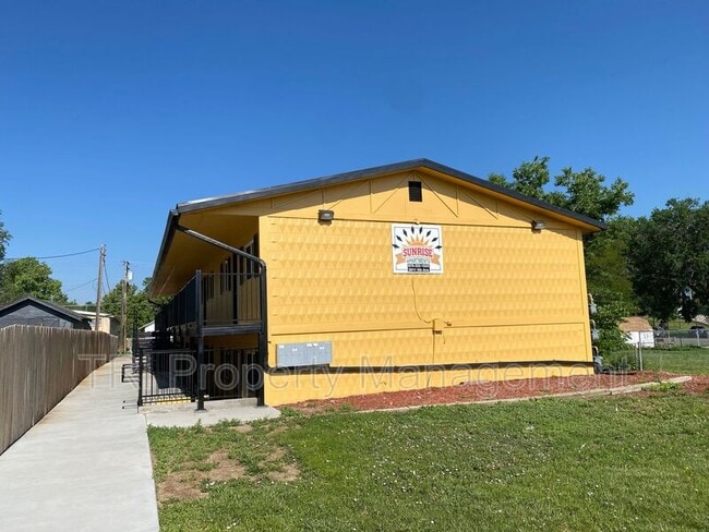 Building Photo - 2011 5th Ave