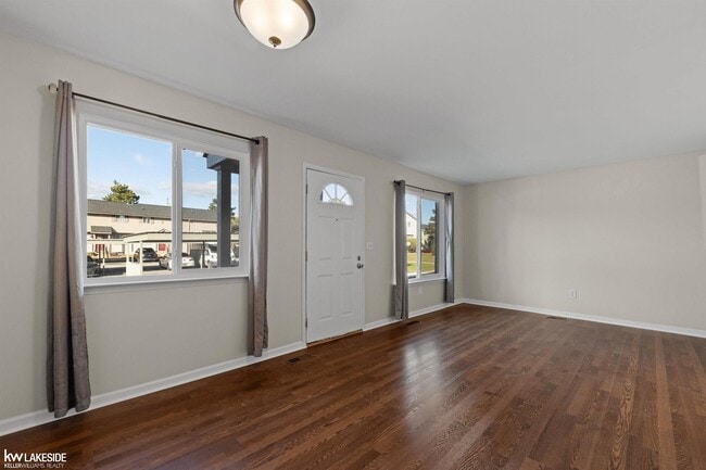 Photo - 2012 Orchard Crest St