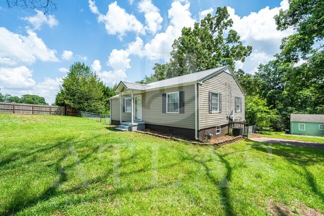 Photo - Charming 3-Bedroom Home in a Quiet, Convenient Neighborhood!