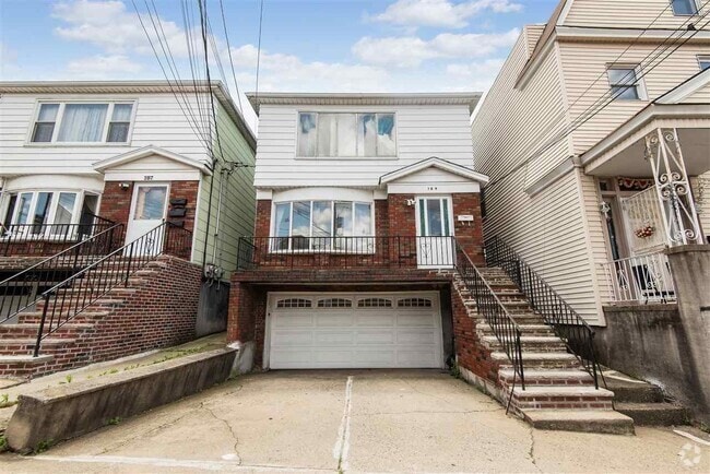 Building Photo - 109 Hague St Unit 1 Rental