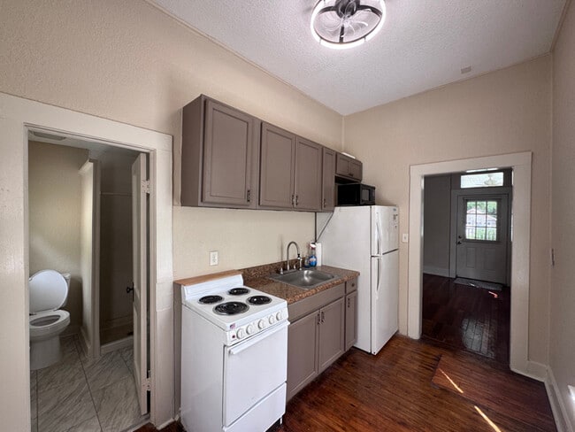 Photo - 114 NE Tuscawilla Ave