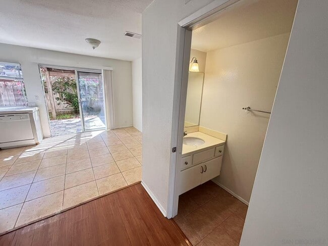 Building Photo - 3525 Caminito Carmel Landing Rental