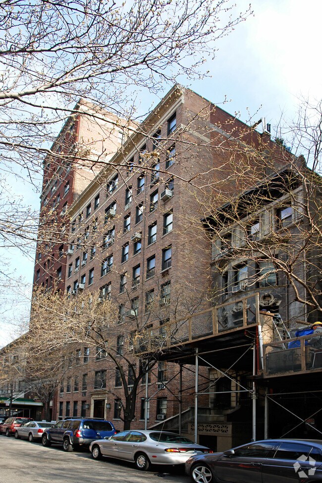 Photo - 11 W 69th St