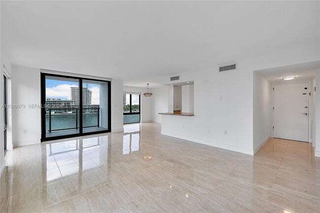 Photo - 1600 S Bayshore Ln Unit 6A