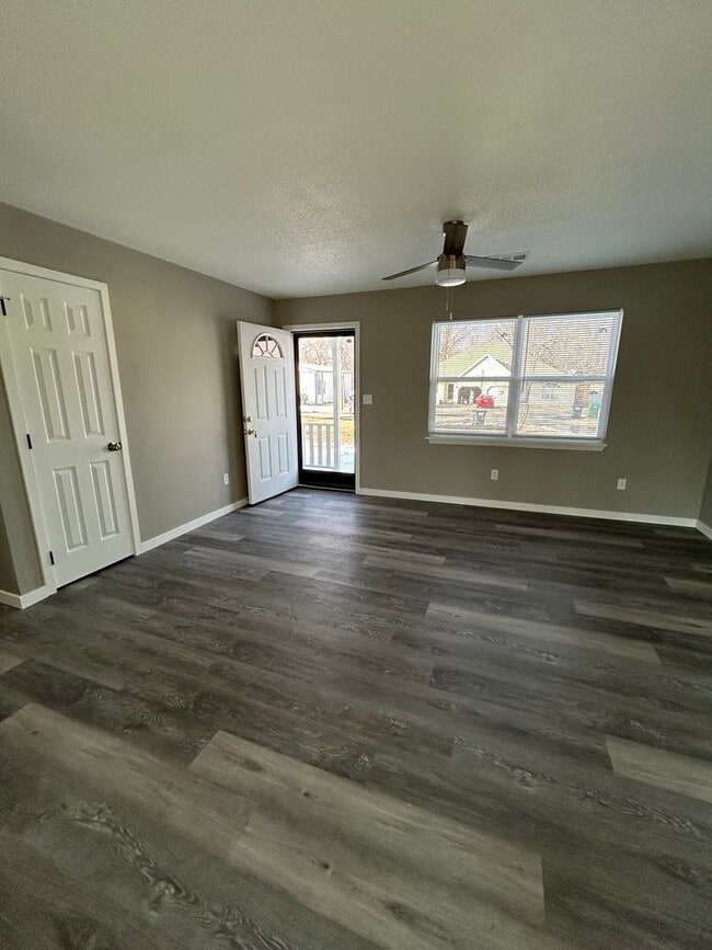 Photo - 1/2 OFF FIRST MONTH'S RENT!!!!!  MOVE-IN READY! Gorgeous! Newly Remodeled 3 Bedroom 2 Bathroom Home!