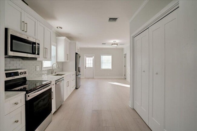 Photo - 320 NW 6th Ave