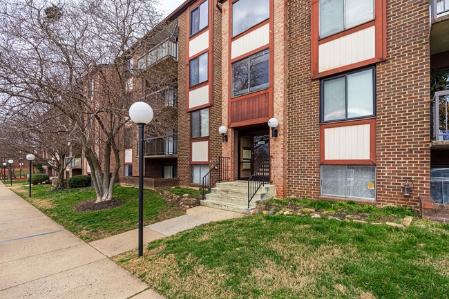 Building Photo - 9728 Kingsbridge Dr Unit 101 Rental