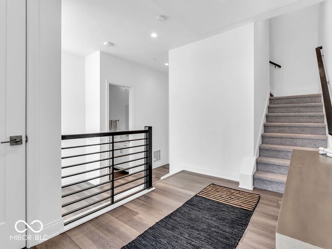 Photo - 962 Berkhamsted Ln