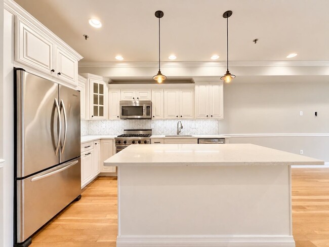 514 Adams St Unit 4