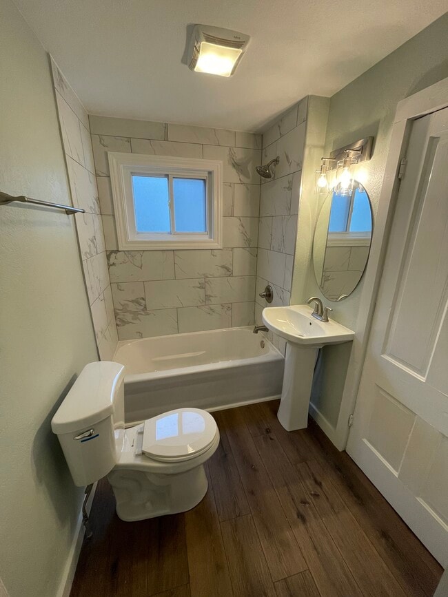 Photo - 387 W Division St