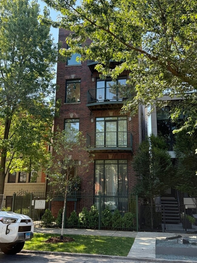 Building Photo - 1915 W Huron St Unit 1 Rental