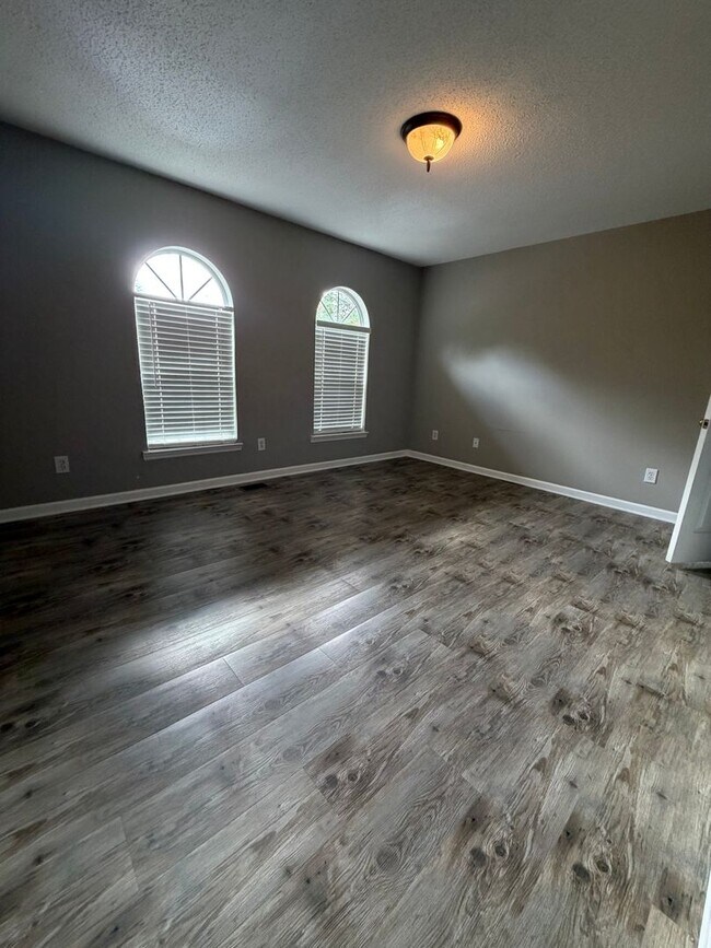 Photo - 1701 W Oak Dr