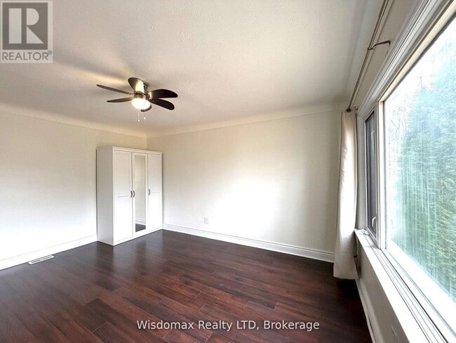 Photo - 6481 Erwin Crescent