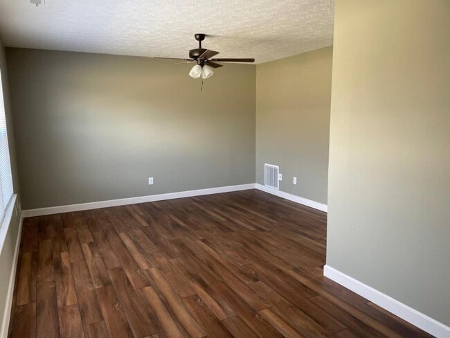 Photo - 5221 Ogilvie Ave