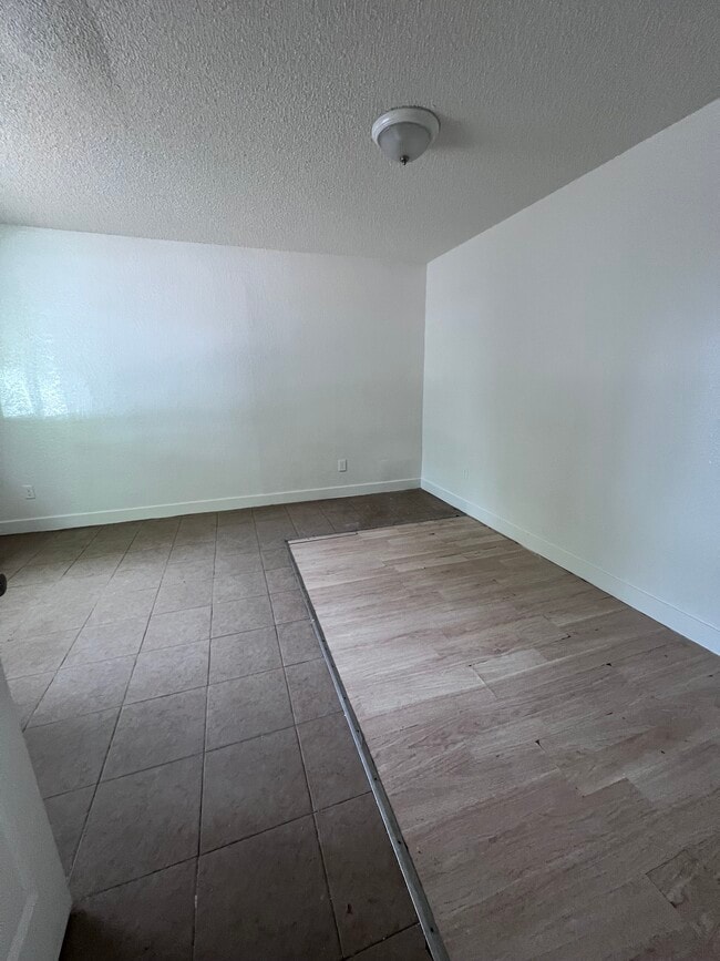 Photo - 901 Lenore Ct