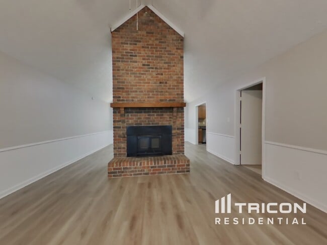 Photo - 2395 Wales Dr