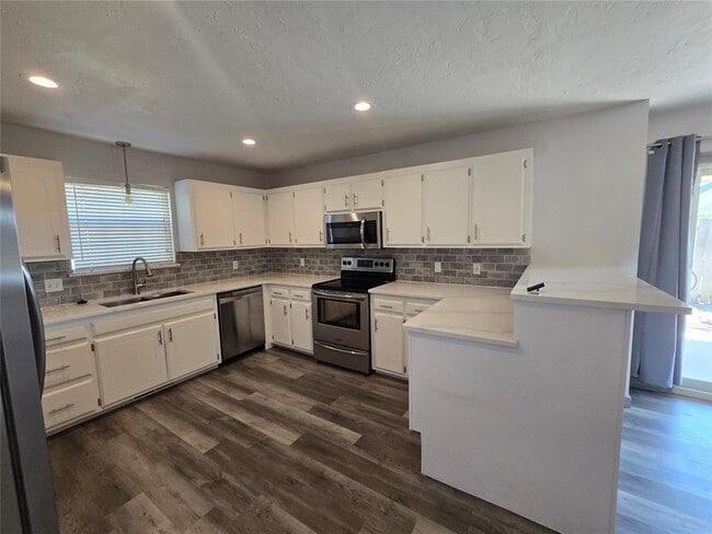 Photo - 3420 Kings Way