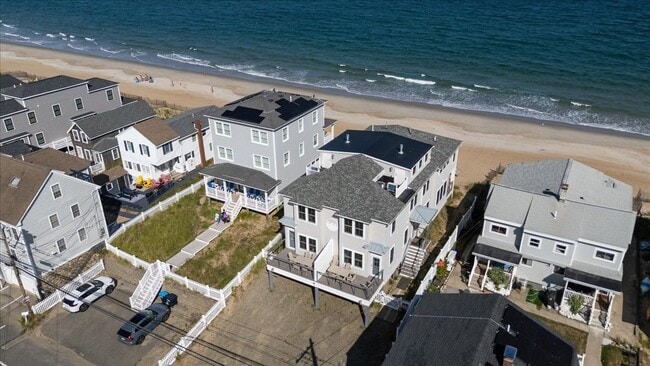 220 North End Blvd