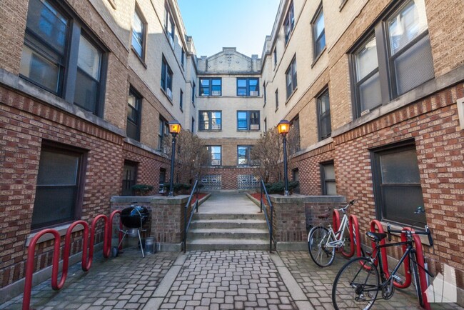 Building Photo - 711 W Brompton Ave Unit 1BED
