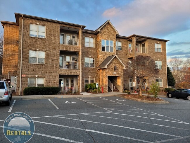 Building Photo - Convenient Boone Living – 3BD/3BA at Pine ... Unit 201 Rental