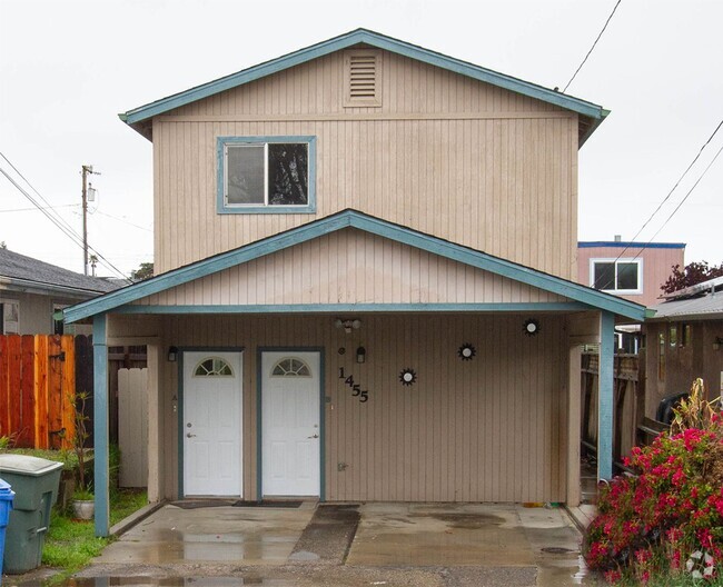 Building Photo - 1455 10th St Unit 1455 10th Street  B (upstairs) Rental